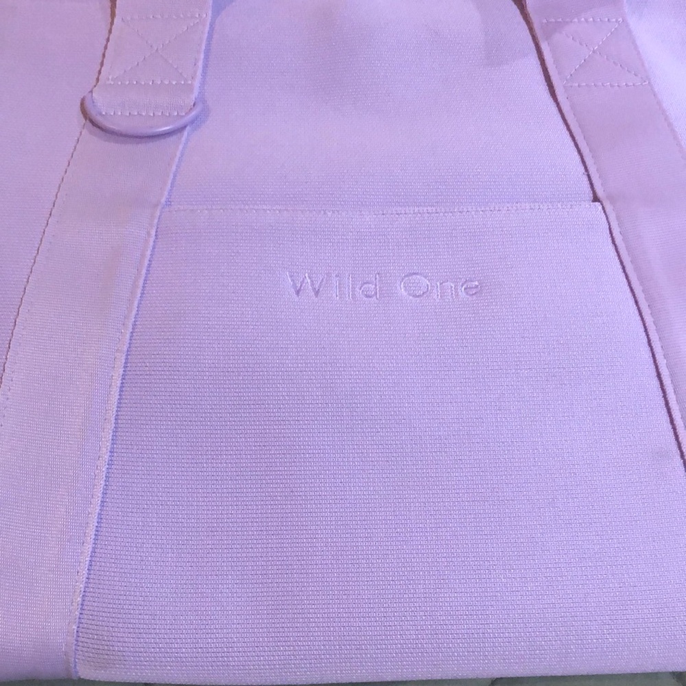 Wild One Pet Carrier in Lilac